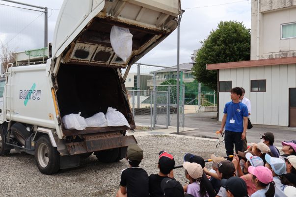 環境出前講座を菊陽町立武蔵ヶ丘北小学校で実施しました。（青年部会） 熊本県産業資源循環協会（旧熊本県産業廃棄物協会）